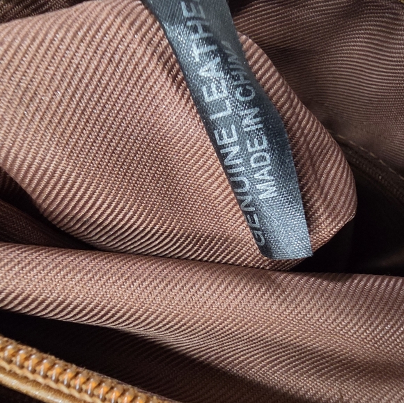 Vintage Fossil Brown Leather Bag - Rugged & Heavily Distressed - Picture 12 of 14